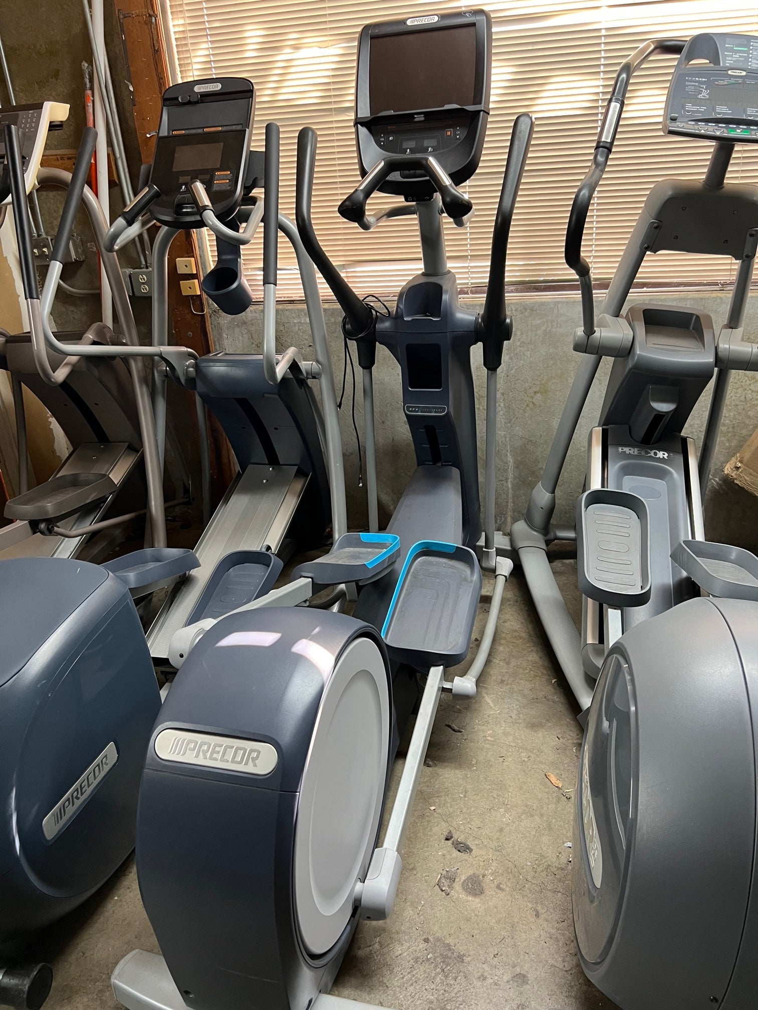 Precor 885 series with converging Cross Ramp