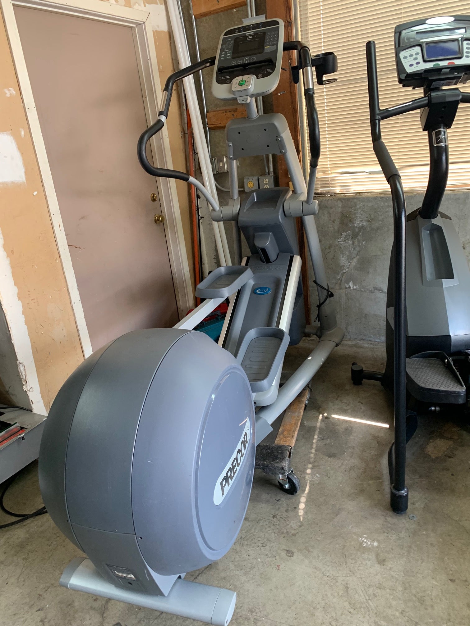 Precor EFX 546